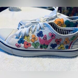 Brand New Girls Sneakers By ANYTHING BUT MONDAY - girls size 9 - box 33